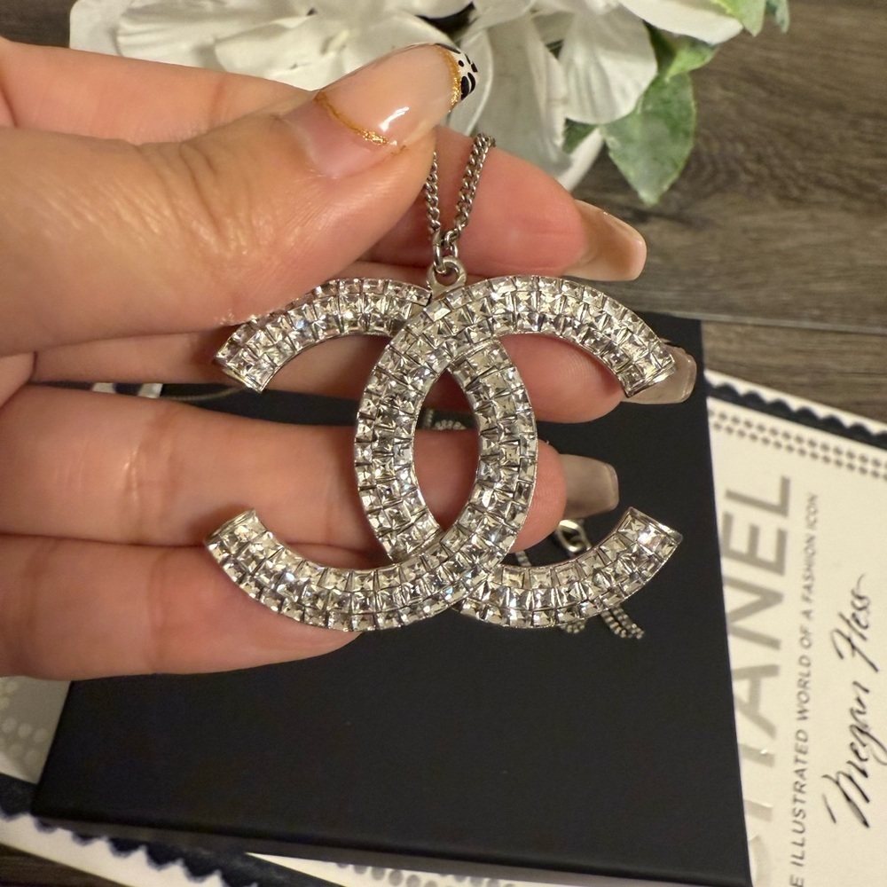CHANEL Large Silver Crystal CC Logo Pendant Necklace - Picture 5 of 10